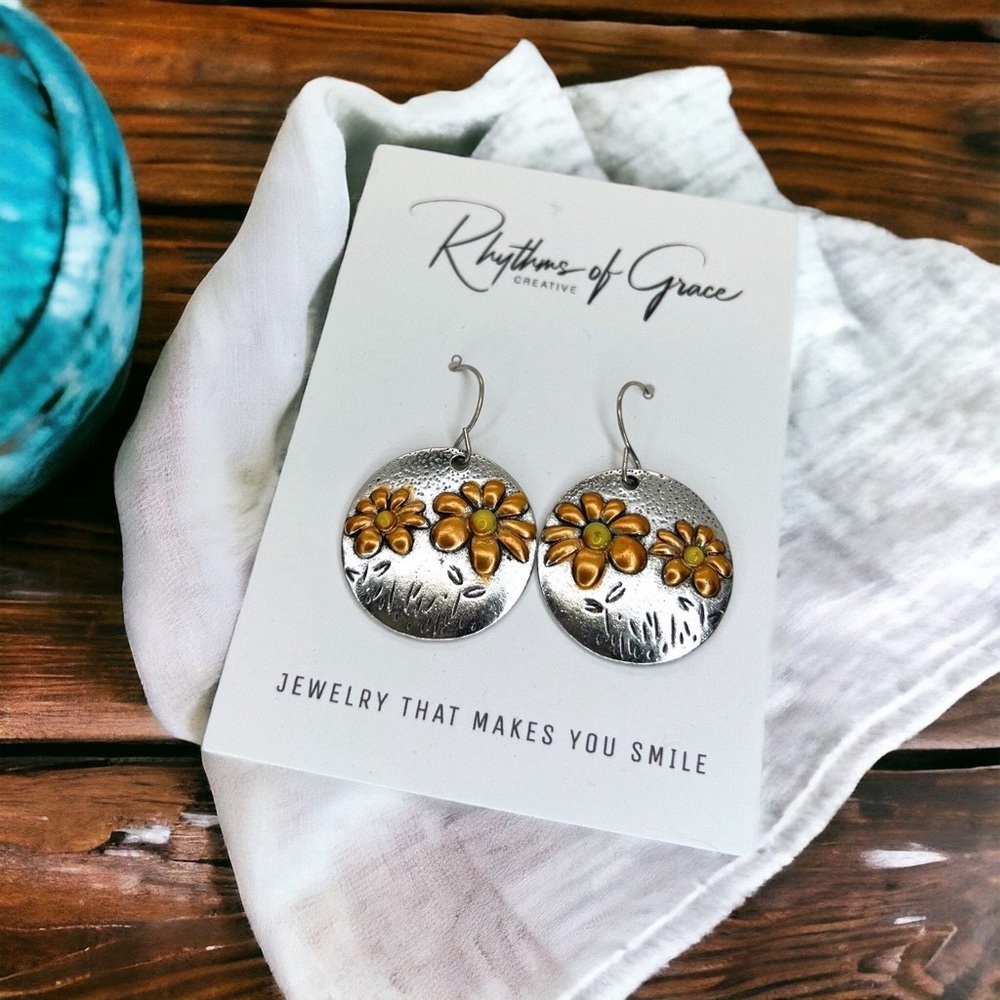 Silver & Gold Flower Power: Boho Chic Dangle Earrings for Effortless Vibes! NWT - Picture 4 of 4